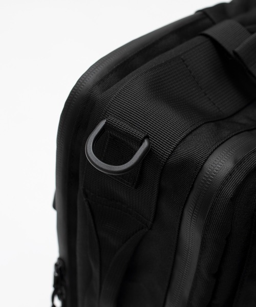 KiU(キウ)の「ウォーターリペレントスクエアバックパック PCバッグ (24L)(バックパック/リュック・メンズ・ブラック・FREE)」の11枚目の写真
