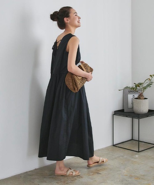 バックリボンギャザーノースリーブワンピース