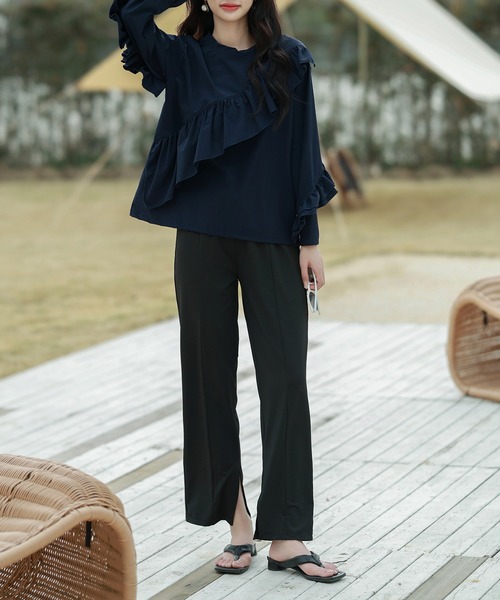 TeddyShop(テディショップ)の「【UVカット率 99%以上】レディース水着 フロント&袖フリルラッシュガードトップス+内スリットテーパードパンツ 上下2点セット(ラッシュガード・レディース・ライトベージュ/ブラウン/ブラック/ネイビー・M/L)」の1枚目の写真