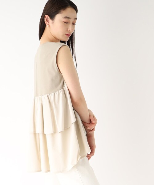 OPAQUE.CLIP（オペークドットクリップ）の「◆ティアードドッキングカットソー【イージーケア/洗濯機洗い可】（Tシャツ/カットソー・レディース・サンドベージュ/チャコールグレー/オフホワイト/ブラック・36/38/40）」の4枚目の写真