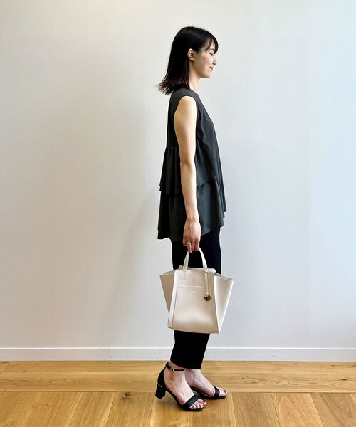 OPAQUE.CLIP（オペークドットクリップ）の「◆ティアードドッキングカットソー【イージーケア/洗濯機洗い可】（Tシャツ/カットソー・レディース・サンドベージュ/チャコールグレー/オフホワイト/ブラック・36/38/40）」の21枚目の写真