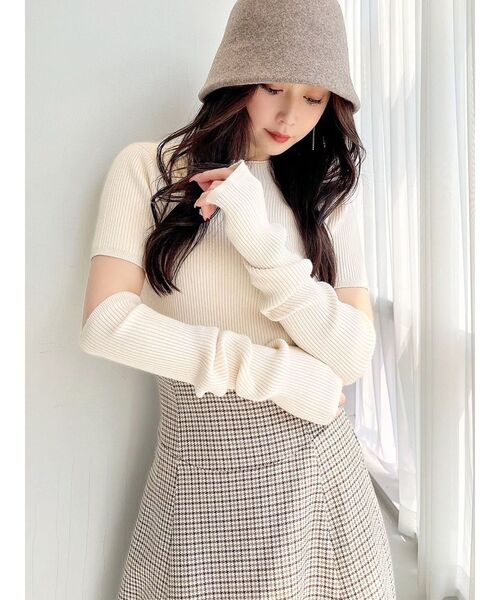 RESEXXY（リゼクシー）の「アームウォーマーニット（ニット/セーター・レディース・ブルー/アイボリー/ブラック/ブラウン・FREE）」の2枚目の写真