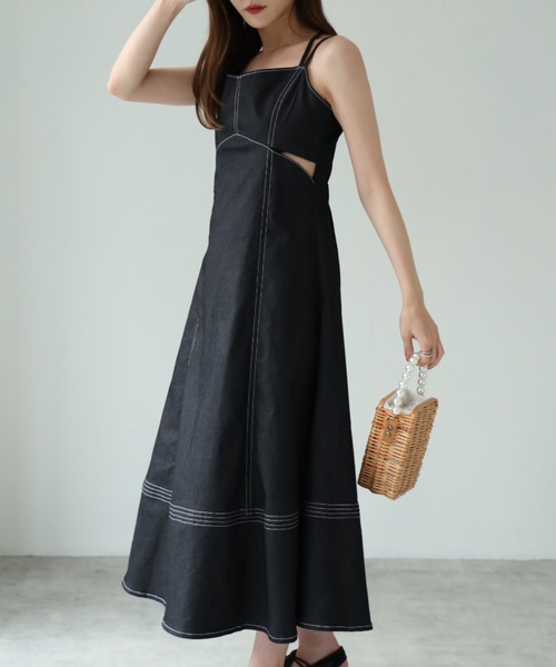 tocco closet(トッコ クローゼット)の「【ZOZO限定】ステッチ入りカットアウトデニムライクキャミワンピース(ワンピース・レディース・インディゴブルー/ブラック・M)」の2枚目の写真