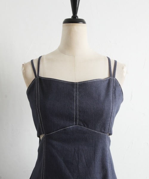 tocco closet(トッコ クローゼット)の「【ZOZO限定】ステッチ入りカットアウトデニムライクキャミワンピース(ワンピース・レディース・インディゴブルー/ブラック・M)」の12枚目の写真