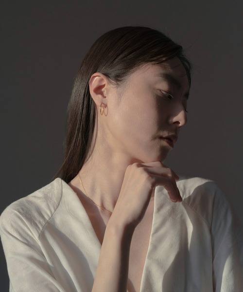 novice（ノーヴィス）の「【novice】Hinged Thin Hoop Pierce［Stainless］（ピアス（両耳用）・レディース・シルバー/ゴールド・FREE）」の3枚目の写真