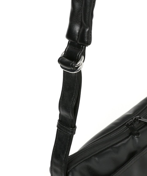 LOWRYS FARM（ローリーズファーム）の「ハーフムーンショルダーＢＡＧ  966225（ショルダーバッグ・レディース・ブラック/グレー/アイボリー・FREE）」の16枚目の写真