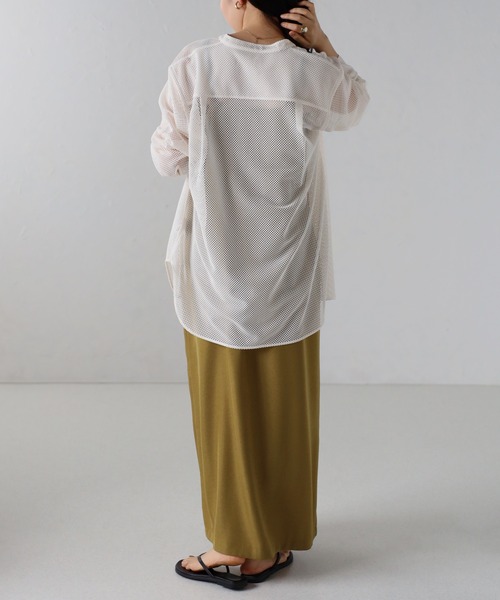 amini(アミニ)の「デザインネックキャミワンピース(Tシャツ/カットソー・レディース・ブラック/ベージュ/オリーブ・MEDIUM)」の17枚目の写真