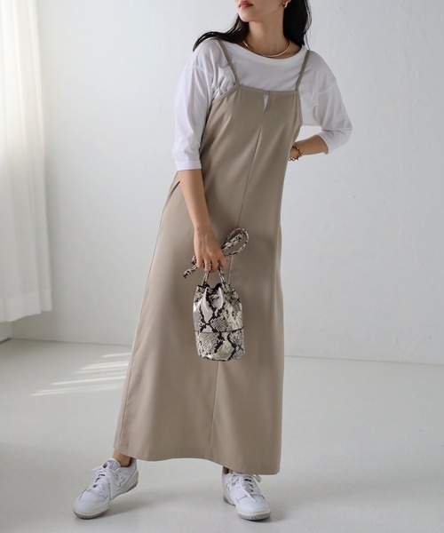 amini(アミニ)の「デザインネックキャミワンピース(Tシャツ/カットソー・レディース・ブラック/ベージュ/オリーブ・MEDIUM)」の12枚目の写真