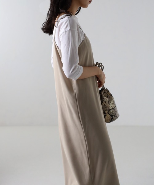 amini(アミニ)の「デザインネックキャミワンピース(Tシャツ/カットソー・レディース・ブラック/ベージュ/オリーブ・MEDIUM)」の5枚目の写真