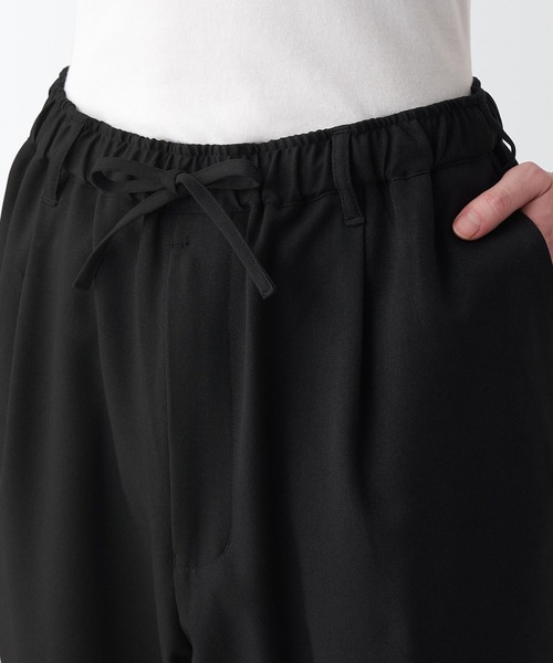 無印良品（ムジルシリョウヒン）の「イージーケアワンタックパンツ（その他パンツ・メンズ・グレー/ブラック・S/XL/M）」の6枚目の写真