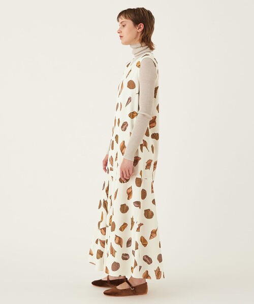 GALERIE VIE（ギャルリー ヴィー）の「ヴィンテージサテン Vネックロングワンピース（ワンピース・レディース・グレー系その他・FREE）」の3枚目の写真