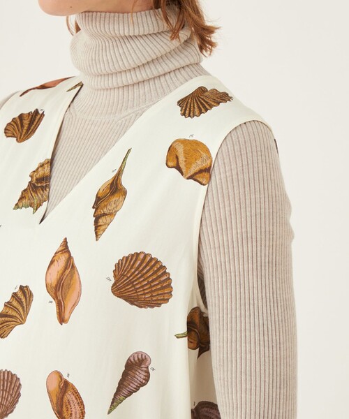 GALERIE VIE（ギャルリー ヴィー）の「ヴィンテージサテン Vネックロングワンピース（ワンピース・レディース・グレー系その他・FREE）」の5枚目の写真