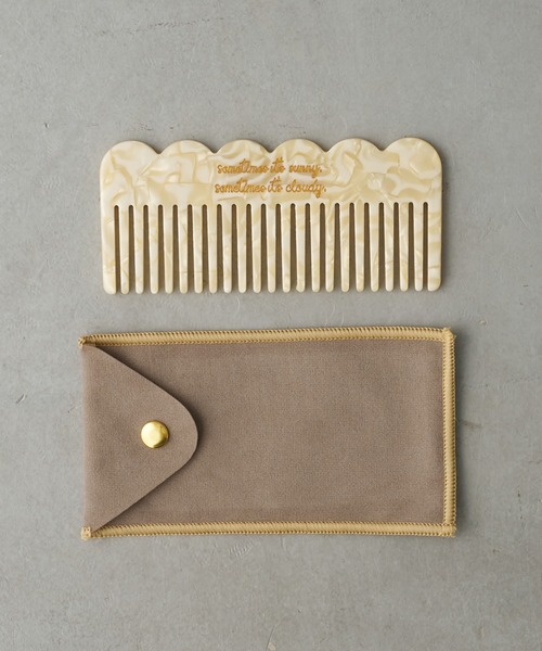 BIRTHDAY BAR（バースデイバー）の「アセチ ヘアコーム（ヘアブラシ・レディース・オレンジ/グリーン/ブラウン/イエロー系/ブルー系/グリーン系/アイボリー/ブラック/ブルー・フリー）」の2枚目の写真