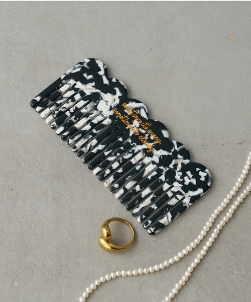 BIRTHDAY BAR（バースデイバー）の「アセチ ヘアコーム（ヘアブラシ・レディース・オレンジ/グリーン/ブラウン/イエロー系/ブルー系/グリーン系/アイボリー/ブラック/ブルー・フリー）」の3枚目の写真