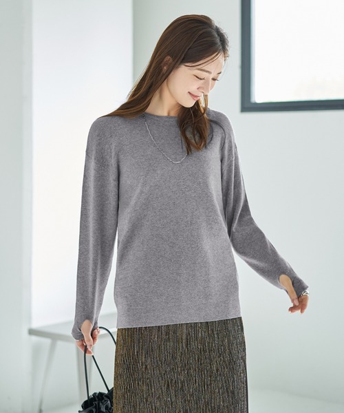 STYLE DELI(スタイルデリ)の「ソフトタッチ◆指あきクルーネックプルオーバー(ニット/セーター・レディース・グレー/ホワイト/ブラック/ホワイト系その他/カーキ・FREE)」の5枚目の写真