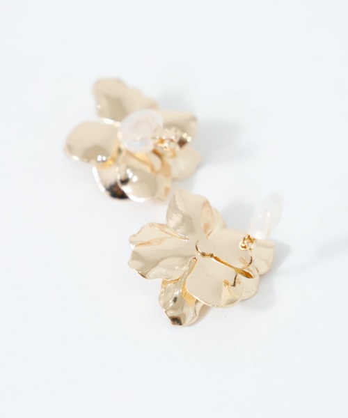 Cupid Heart(キューピッドハート)の「【Cupid Heart】結婚式アクセ!メタルビーズフラワー2WAYイヤリング(イヤリング・レディース・シルバー/ゴールド・MEDIUM)」の8枚目の写真