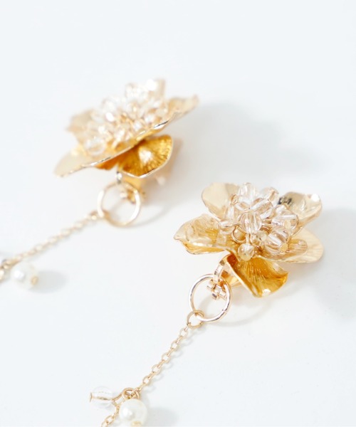 Cupid Heart(キューピッドハート)の「【Cupid Heart】結婚式アクセ!メタルビーズフラワー2WAYイヤリング(イヤリング・レディース・シルバー/ゴールド・MEDIUM)」の9枚目の写真