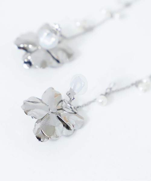 Cupid Heart(キューピッドハート)の「【Cupid Heart】結婚式アクセ!メタルビーズフラワー2WAYイヤリング(イヤリング・レディース・シルバー/ゴールド・MEDIUM)」の13枚目の写真