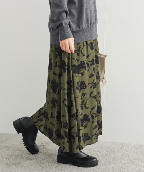 URBAN RESEARCH DOORS(アーバンリサーチドアーズ)の「レーヨンフラワープリントスカート(スカート・レディース・ブラウン系その他/グレー系その他・MEDIUM)」の21枚目の写真