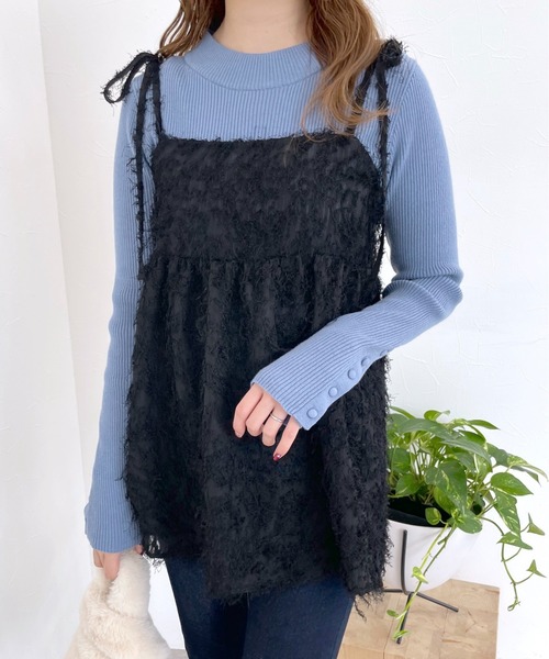 mysty woman(ミスティウーマン)の「フェザーキャミチュニック 997007(シャツ/ブラウス・レディース・ブラック/アイボリー・FREE)」の5枚目の写真