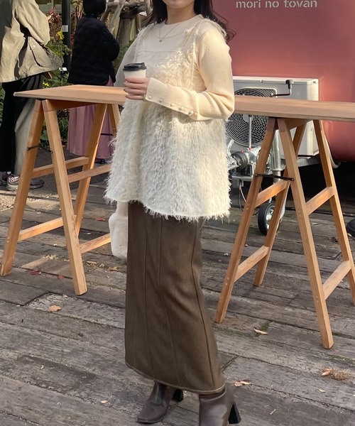 mysty woman(ミスティウーマン)の「フェザーキャミチュニック 997007(シャツ/ブラウス・レディース・ブラック/アイボリー・FREE)」の3枚目の写真