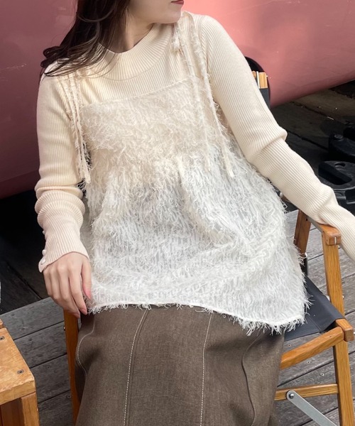 mysty woman(ミスティウーマン)の「フェザーキャミチュニック 997007(シャツ/ブラウス・レディース・ブラック/アイボリー・FREE)」の4枚目の写真