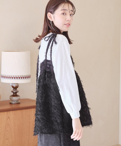 mysty woman(ミスティウーマン)の「フェザーキャミチュニック 997007(シャツ/ブラウス・レディース・ブラック/アイボリー・FREE)」の19枚目の写真