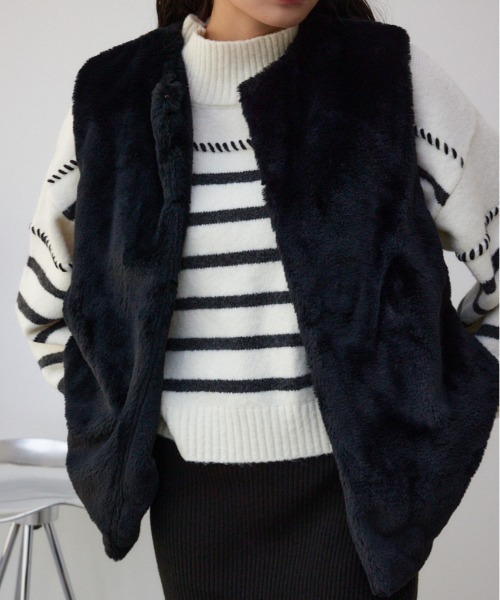 AZUL by moussy(アズールバイマウジー)の「フラッフィーフェイクファーベスト(ベスト・レディース・アイボリー/ブラック/ライトブラウン/ライトグレー・FREE)」の3枚目の写真