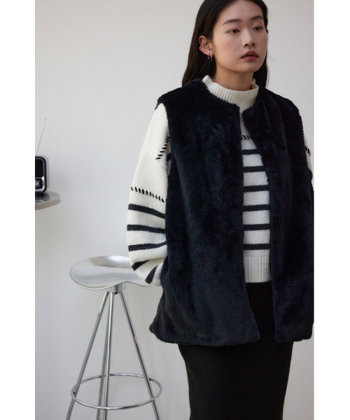 AZUL by moussy(アズールバイマウジー)の「フラッフィーフェイクファーベスト(ベスト・レディース・アイボリー/ブラック/ライトブラウン/ライトグレー・FREE)」の11枚目の写真