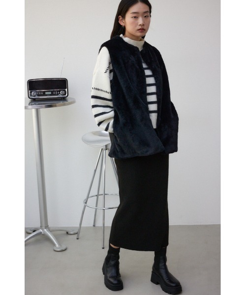 AZUL by moussy(アズールバイマウジー)の「フラッフィーフェイクファーベスト(ベスト・レディース・アイボリー/ブラック/ライトブラウン/ライトグレー・FREE)」の12枚目の写真