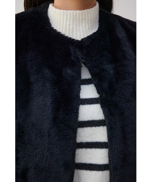 AZUL by moussy(アズールバイマウジー)の「フラッフィーフェイクファーベスト(ベスト・レディース・アイボリー/ブラック/ライトブラウン/ライトグレー・FREE)」の16枚目の写真