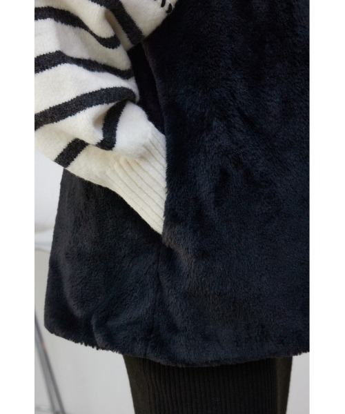 AZUL by moussy(アズールバイマウジー)の「フラッフィーフェイクファーベスト(ベスト・レディース・アイボリー/ブラック/ライトブラウン/ライトグレー・FREE)」の18枚目の写真