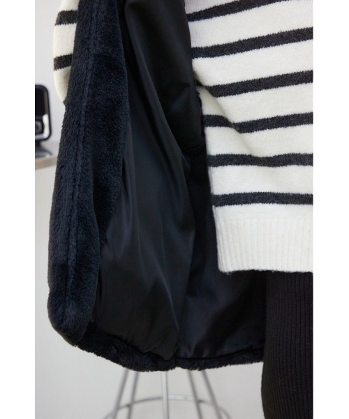 AZUL by moussy(アズールバイマウジー)の「フラッフィーフェイクファーベスト(ベスト・レディース・アイボリー/ブラック/ライトブラウン/ライトグレー・FREE)」の20枚目の写真