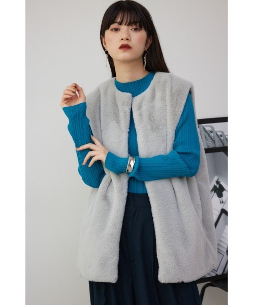 AZUL by moussy(アズールバイマウジー)の「フラッフィーフェイクファーベスト(ベスト・レディース・アイボリー/ブラック/ライトブラウン/ライトグレー・FREE)」の22枚目の写真