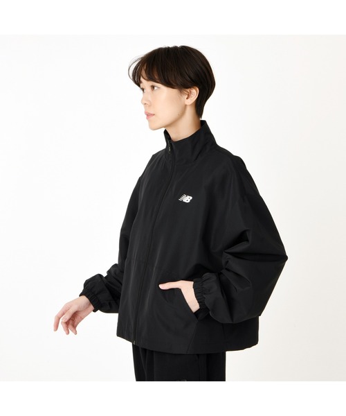 NEW BALANCE（ニューバランス）の「Sport Essentials ウーブンジャケット（ナイロンジャケット・レディース・ブラック/アイボリー/カーキ・SMALL/MEDIUM/LARGE/X-LARGE）」の4枚目の写真