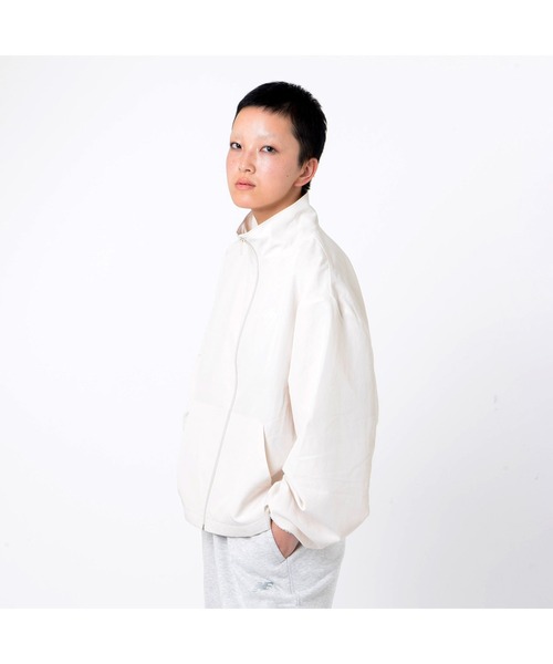 ★りんご★未使用 NEW BALANCE ATウーブンジャケット NEW BALANCE（ニューバランス）の「Sport Essentials ウーブン