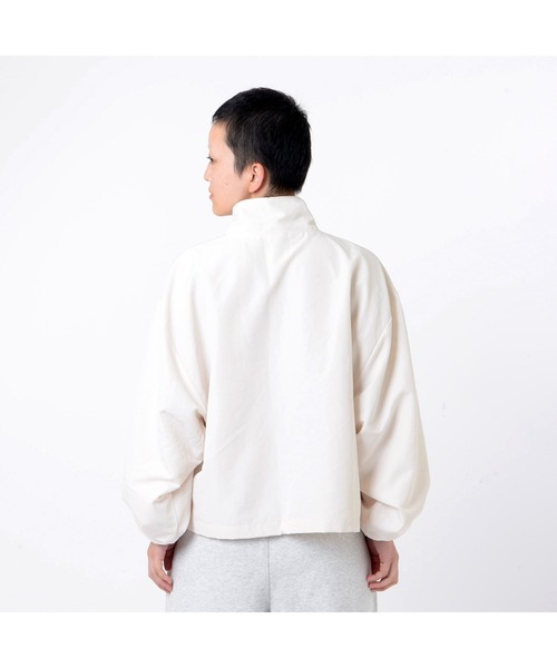 NEW BALANCE（ニューバランス）の「Sport Essentials ウーブンジャケット（ナイロンジャケット・レディース・ブラック/アイボリー/カーキ・SMALL/MEDIUM/LARGE/X-LARGE）」の20枚目の写真