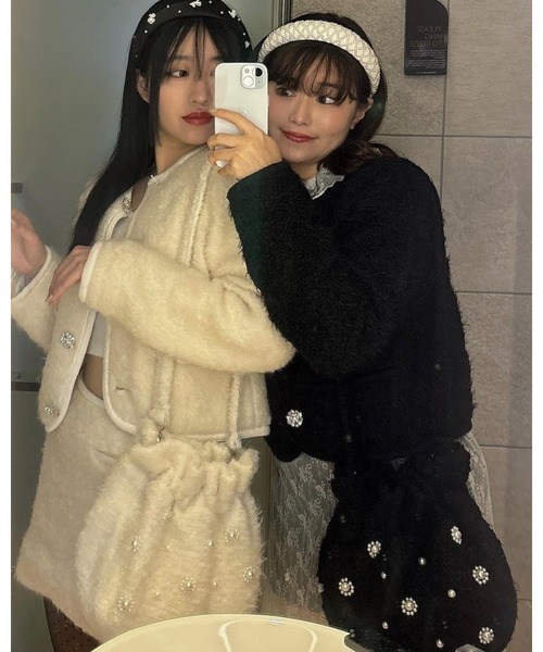 epine(エピヌ)の「flower Pearl fur gather bag(ショルダーバッグ・レディース・アイボリー/ブラック・FREE)」の5枚目の写真