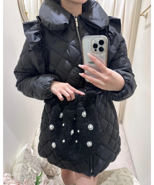epine(エピヌ)の「flower Pearl fur gather bag(ショルダーバッグ・レディース・アイボリー/ブラック・FREE)」の12枚目の写真