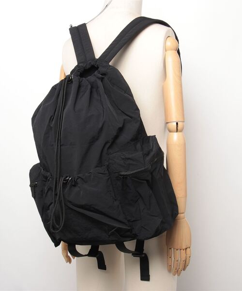 Chikashitsu +(チカシツプラス)の「【Chikashitsu +】pocket string backpack / 【チカシツプラス】ポケットストリングバッグパック(バックパック/リュック・メンズ・アイボリー/ブラック・ONE SIZE)」の17枚目の写真