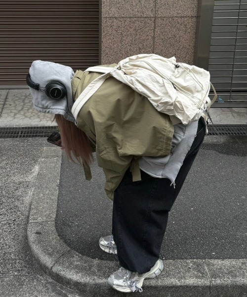 Chikashitsu +(チカシツプラス)の「【Chikashitsu +】pocket string backpack / 【チカシツプラス】ポケットストリングバッグパック(バックパック/リュック・メンズ・アイボリー/ブラック・ONE SIZE)」の22枚目の写真