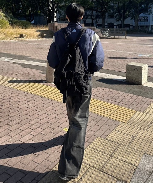 Chikashitsu +(チカシツプラス)の「【Chikashitsu +】pocket string backpack / 【チカシツプラス】ポケットストリングバッグパック(バックパック/リュック・メンズ・アイボリー/ブラック・ONE SIZE)」の11枚目の写真