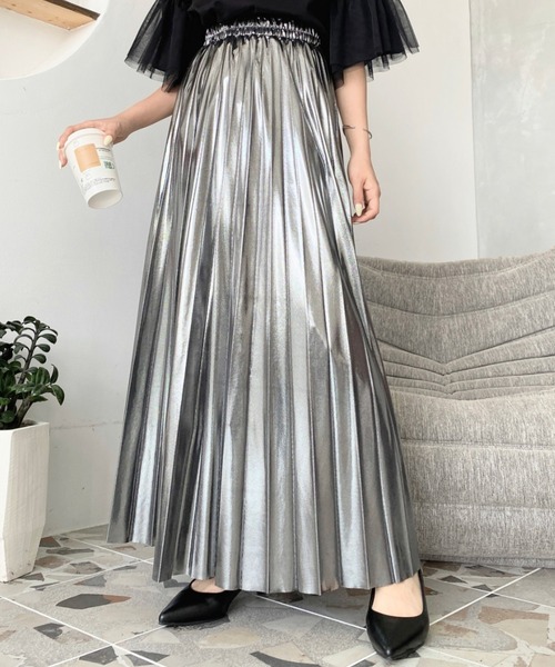 moment+(モーメントプラス)の「メタリックプリーツスカート(スカート・レディース・シルバー/ブラック/ゴールド・M)」の2枚目の写真