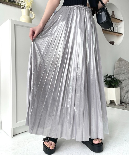 moment+(モーメントプラス)の「メタリックプリーツスカート(スカート・レディース・シルバー/ブラック/ゴールド・M)」の13枚目の写真