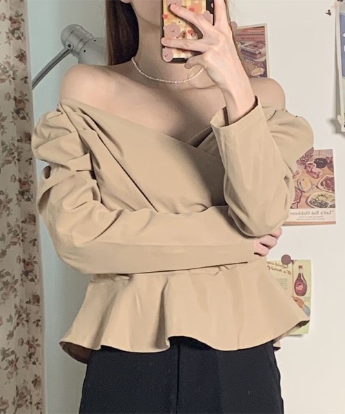 VIVID LADY（ビビッドレディー）の「オフショルダー長袖オフィスブラウス（シャツ/ブラウス・レディース・ブラック/ベージュ・FREE）」の21枚目の写真