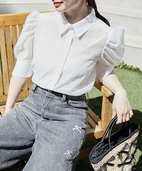 MAJESTIC LEGON（マジェスティックレゴン）の「シアーパフ袖シャツブラウス（シャツ/ブラウス・レディース・オフホワイト/ライトグレー/ピンクベージュ/ブラック・MEDIUM）」の7枚目の写真