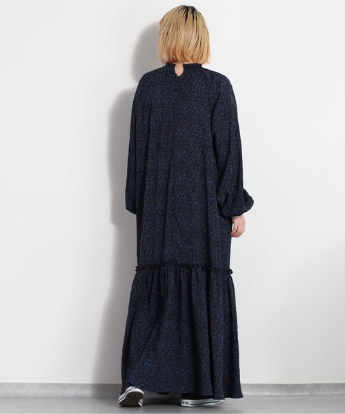 cepo（セポ）の「花柄シャーリングワンピース（ワンピース・レディース・ネイビー/オフホワイト・M）」の7枚目の写真