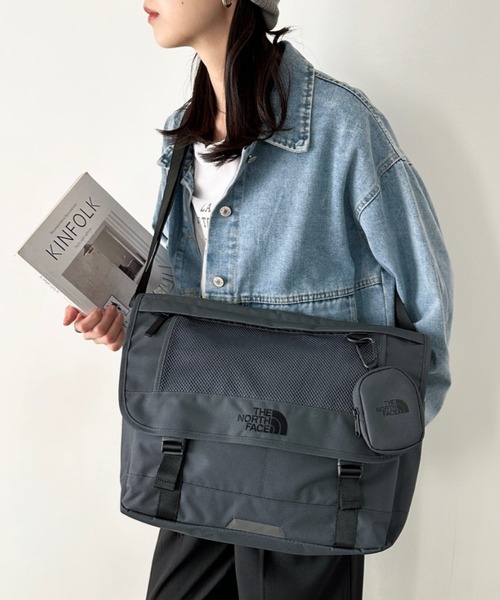 THE NORTH FACE(ザノースフェイス)の「国内未発売 THE NORTH FACE(ザ・ノースフェイス)/カラビナミニポーチ付 A4 対応 収納ポケット多数 ショルダーバッグ/SUPER MESSENGER BAG L(ショルダーバッグ・レディース・ブラック/ホワイト/チャコールグレー・FREE)」の19枚目の写真