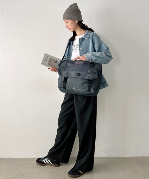 THE NORTH FACE(ザノースフェイス)の「国内未発売 THE NORTH FACE(ザ・ノースフェイス)/カラビナミニポーチ付 A4 対応 収納ポケット多数 ショルダーバッグ/SUPER MESSENGER BAG L(ショルダーバッグ・レディース・ブラック/ホワイト/チャコールグレー・FREE)」の20枚目の写真