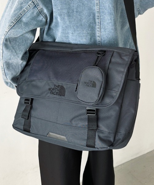 THE NORTH FACE(ザノースフェイス)の「国内未発売 THE NORTH FACE(ザ・ノースフェイス)/カラビナミニポーチ付 A4 対応 収納ポケット多数 ショルダーバッグ/SUPER MESSENGER BAG L(ショルダーバッグ・レディース・ブラック/ホワイト/チャコールグレー・FREE)」の22枚目の写真